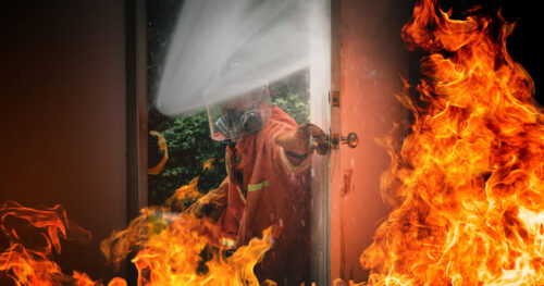 Bảo hiểm cháy nổ PTI giúp bảo vệ tài sản của cá nhân và doanh nghiệp trước rủi ro hỏa hoạn, nổ bất ngờ. Sản phẩm được triển khai theo Nghị định 105/2025/NĐ-CP, đảm bảo tuân thủ pháp luật và chuẩn quy định an toàn PCCC mới nhất. PTI cung cấp gói bảo hiểm linh hoạt, từ bắt buộc đến mở rộng, phù hợp với từng loại hình kinh doanh. Khách hàng được hỗ trợ khảo sát, tư vấn và cấp đơn nhanh chóng, bồi thường minh bạch trong thời hạn tối đa 15 ngày.