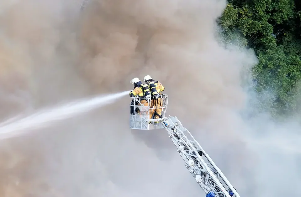 Bảo hiểm hỏa hoạn nhà tư nhân PTI là giải pháp bảo vệ an toàn cho tổ ấm của bạn trước những rủi ro hỏa hoạn, sét đánh cùng hàng loạt rủi ro mở rộng khác như thiên tai, lũ lụt và sự cố đường ống dẫn nước. Với phạm vi bảo vệ rộng khắp từ cấu trúc ngôi nhà đến các tài sản bên trong, PTI giúp gia đình bạn an tâm tận hưởng cuộc sống mà không lo ngại về những biến cố bất ngờ.