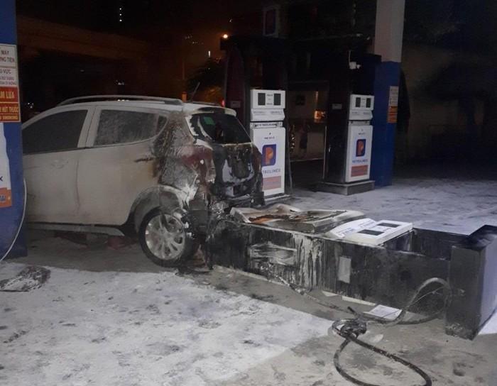 Bảo hiểm PTI bảo hiểm TNDS cho chủ xe bất cẩn đâm vào cột bơm xăng