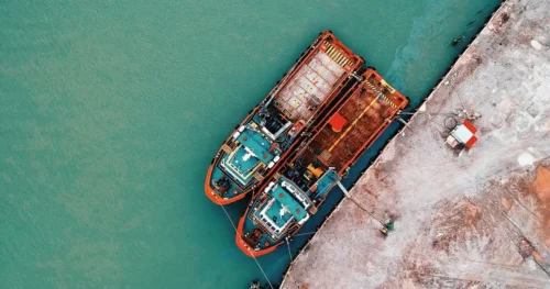 Bảo hiểm Thân tàu bảo vệ thân vỏ, máy móc, trang thiết bị tàu trước tai nạn, thiên tai và sự cố kỹ thuật. Giải pháp tài chính vững chắc cho chủ tàu.