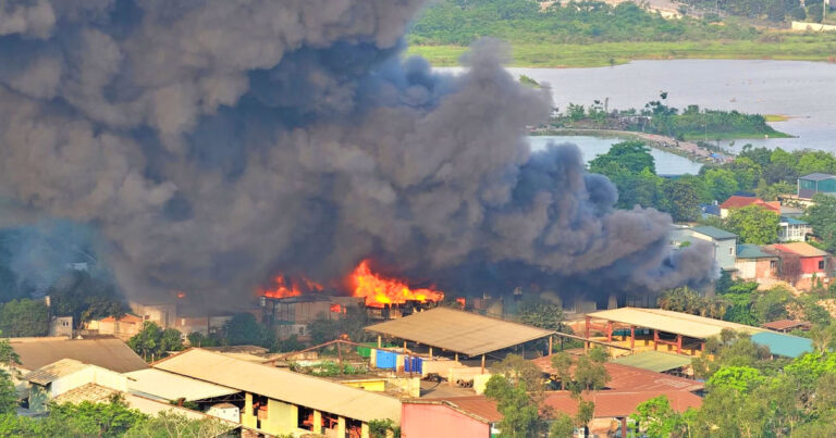 Bảo hiểm cháy nổ tại PTI được phân loại thành bảo hiểm cháy nổ bắt buộc (theo quy định tại Nghị định 105/2025/NĐ‑CP) và bảo hiểm cháy nổ tự nguyện (theo nhu cầu quản lý rủi ro của doanh nghiệp, cơ sở sản xuất, nhà xưởng, nhà chung cư, hộ kinh doanh, cá nhân).
