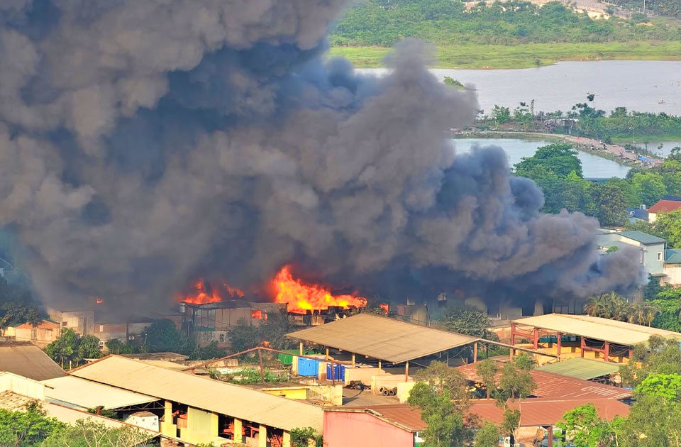 Bảo hiểm cháy nổ tại PTI được phân loại thành bảo hiểm cháy nổ bắt buộc (theo quy định tại Nghị định 105/2025/NĐ‑CP) và bảo hiểm cháy nổ tự nguyện (theo nhu cầu quản lý rủi ro của doanh nghiệp, cơ sở sản xuất, nhà xưởng, nhà chung cư, hộ kinh doanh, cá nhân).