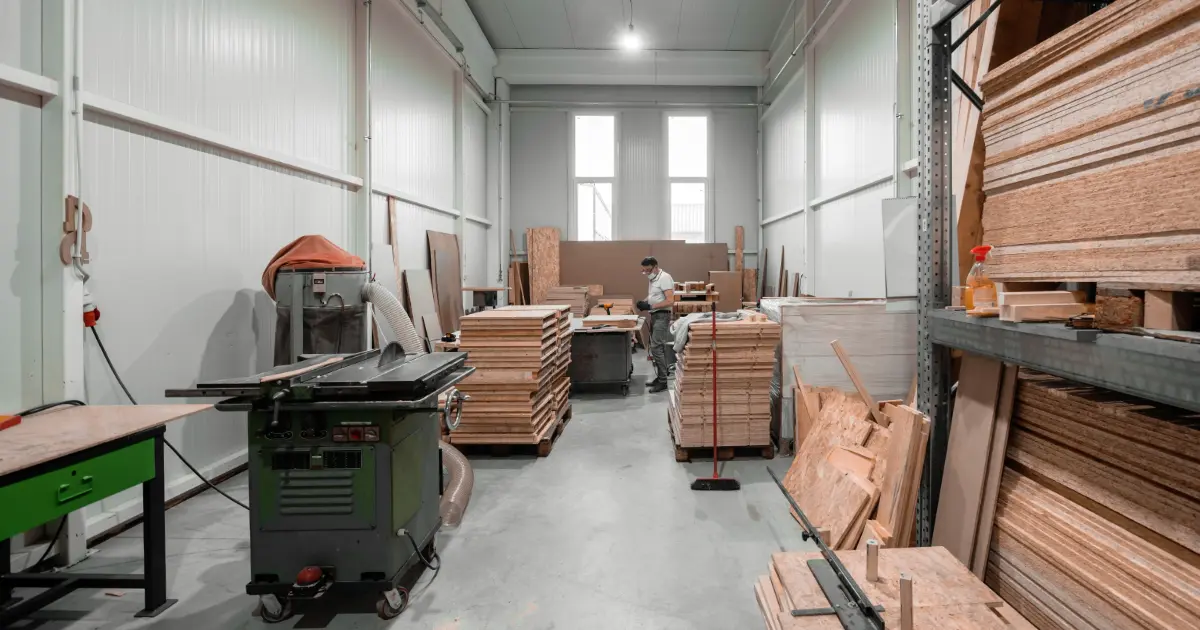 Bảo hiểm cháy nổ nhà xưởng giúp doanh nghiệp bảo vệ tài sản trước rủi ro cháy, nổ và đáp ứng đúng quy định với nhiều cơ sở thuộc diện bắt buộc mua. Nếu chưa thuộc diện bắt buộc hoặc muốn tăng mức bảo vệ, doanh nghiệp có thể cân nhắc bảo hiểm cháy nổ tự nguyện PTI để mở rộng quyền lợi