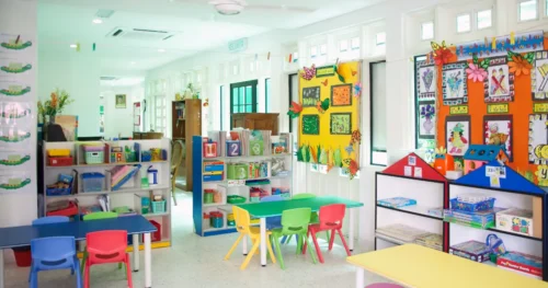 Bảo hiểm cháy nổ trường học áp dụng với nhà trẻ, trường mẫu giáo, trường mầm non thuộc ngưỡng từ 50 trẻ hoặc từ 500 m² sàn; cần rà soát hồ sơ pháp lý, PCCC và tài sản bảo hiểm.